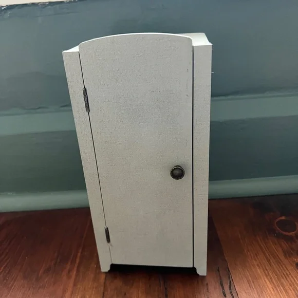 Maileg Mini Vintage Closet - Picture 1 of 7